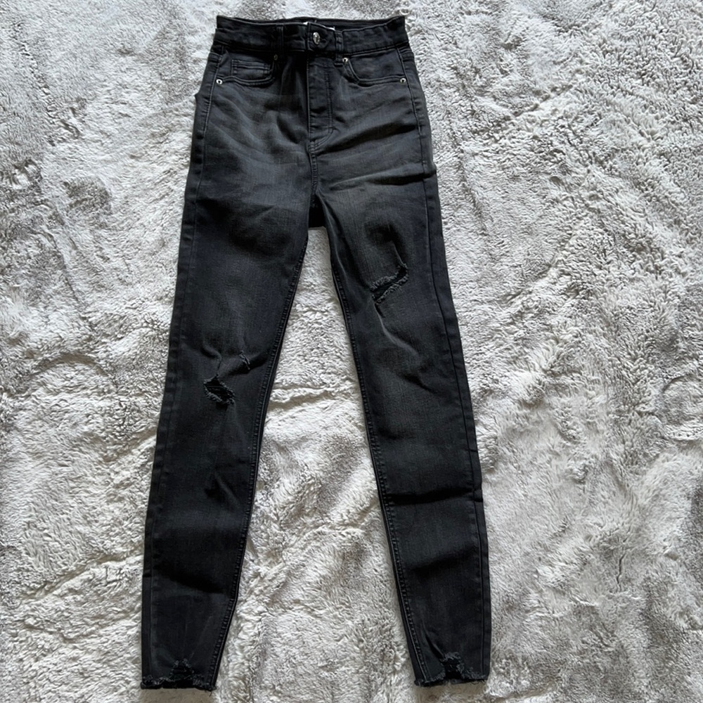 Black ripped skinny jeans